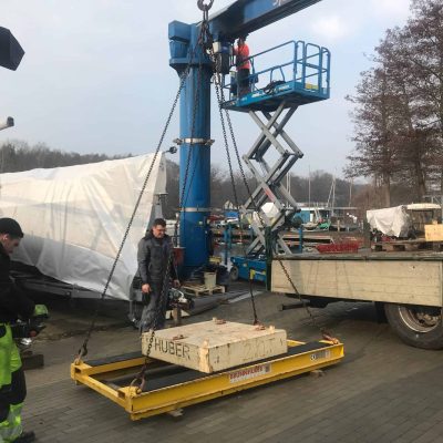 Aufbau des Zuglastversuchs durch den Firmenchef